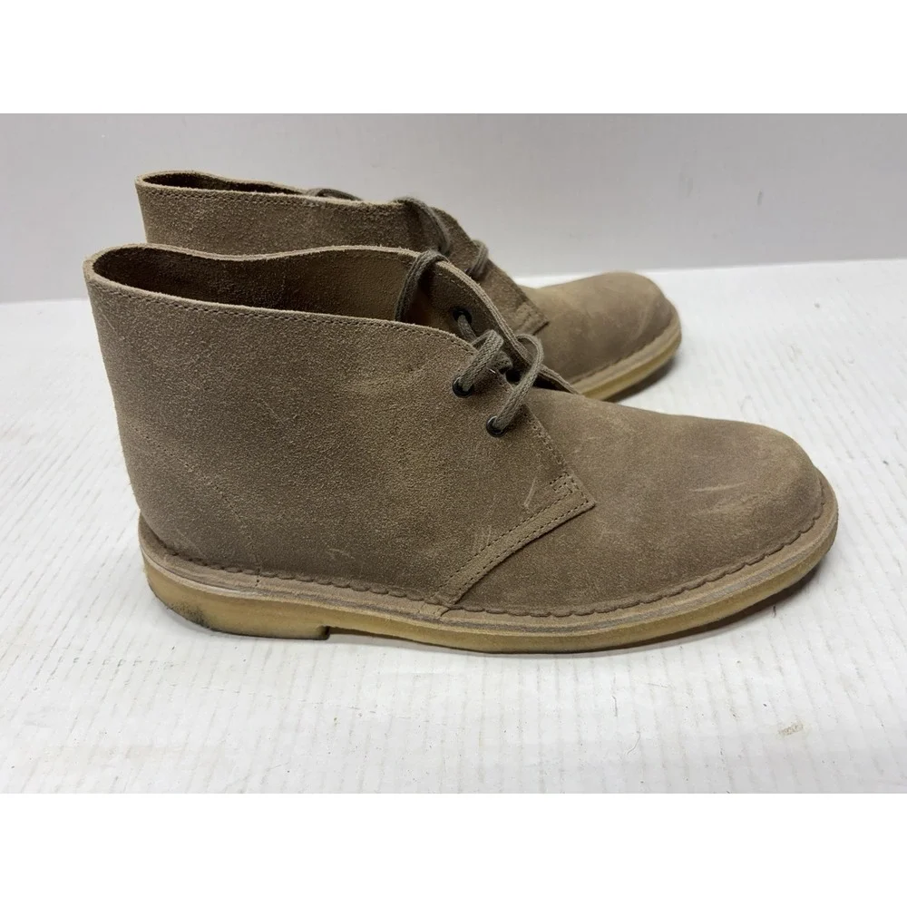 Clarks Men Size 10 Taupe Desert Sand Suede Lace Up Chukka Boots Gum Sole  EUC